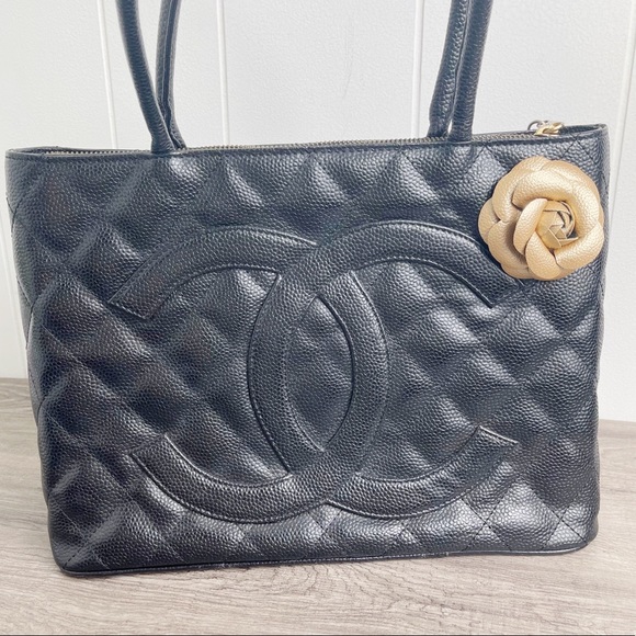 Camellia Flower Vegan Leather Magnetic Bag Charm - Picture 8 of 10